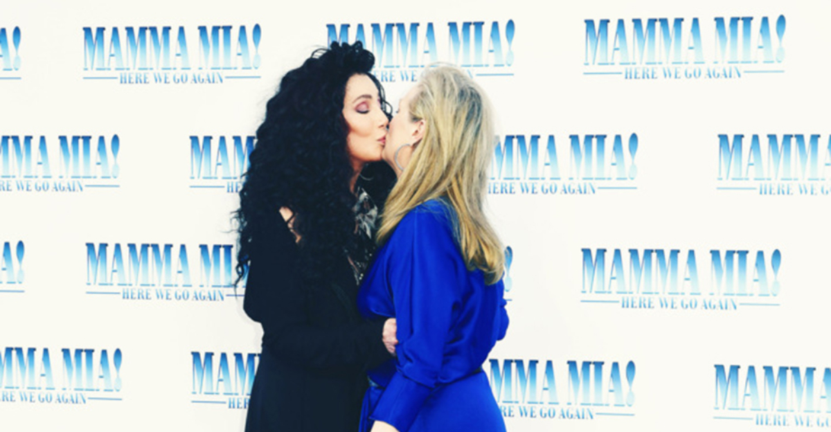El besazo de Cher y Meryl Streep