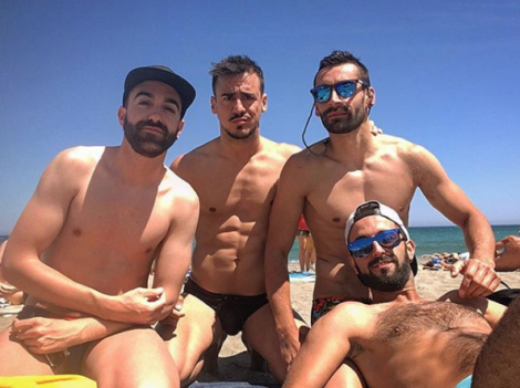 Seis playas (gays o no)… y más que seis chulazos para alegrarte la vista el verano