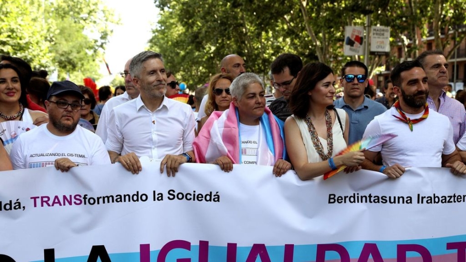 Grande-Marlaska encabeza en Madrid la marcha de un nuevo Orgullo histórico