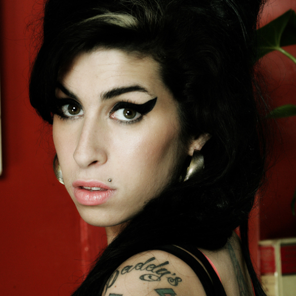 En el 40 aniversario de su nacimiento: "La historia de Amy Winehouse merecía ser contada"