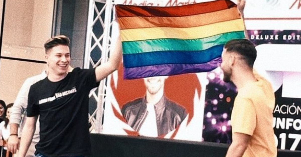 7 artistas que ondearon la bandera arcoíris con mucho orgullo