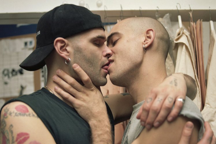 Instagram se disculpa por eliminar un beso gay, y YouTube pide perdón a la comunidad LGTBI