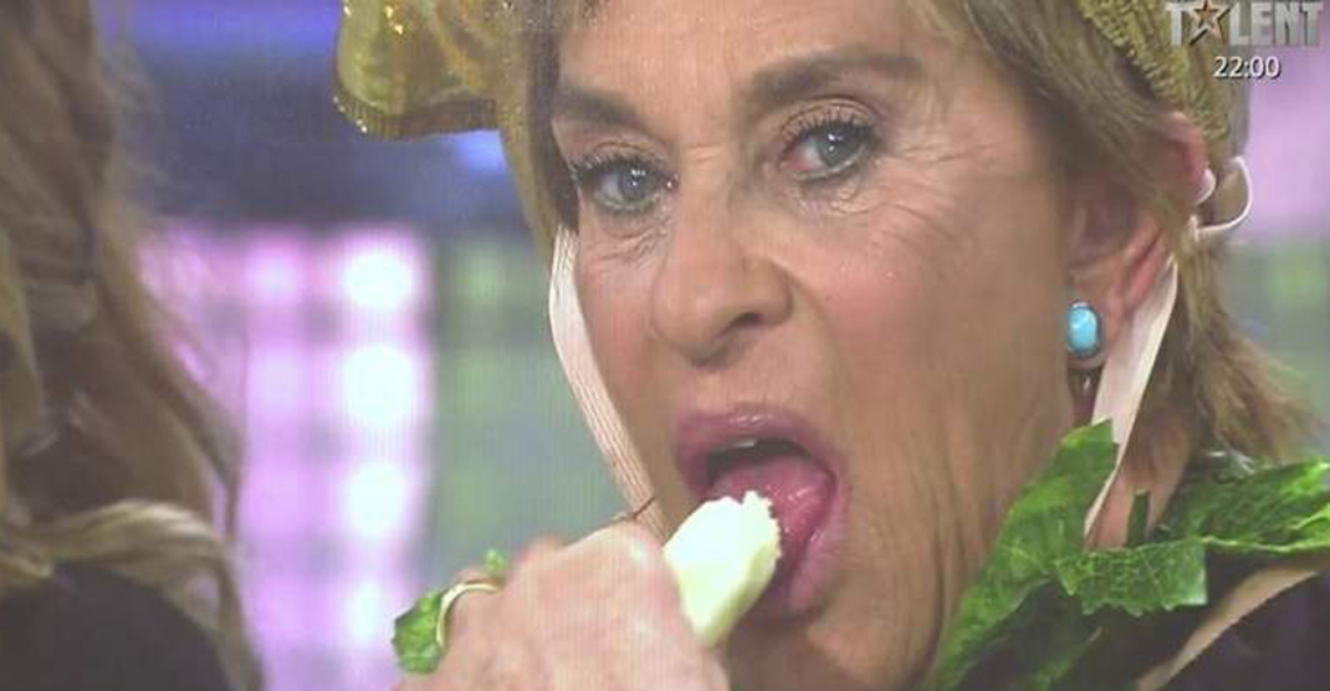 'Sálvame' se enfrenta a una multa por unas imágenes de Chelo García Cortes que insinuaban una felación en directo