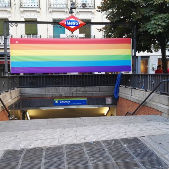La bandera gay de la entrada al metro de Chueca que ¿llegó para quedarse?