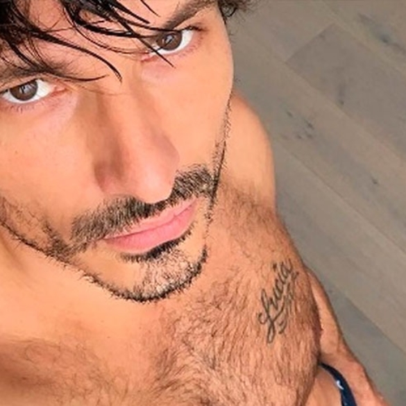 La ola de calor deja (casi) desnudo a Andrés Velencoso