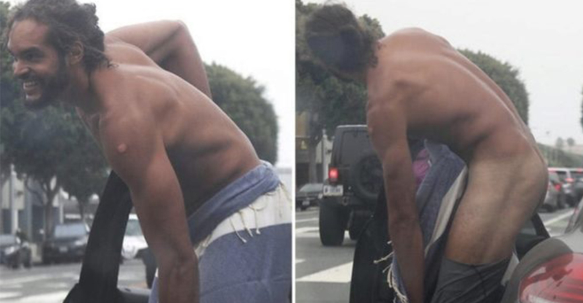 Joakim Noah, jugador de la NBA, se desnuda en las calles de Santa Mónica