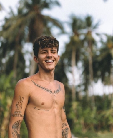 Jonan Wiergo, el instagramer gay más sexy de España, cumple años - Shangay