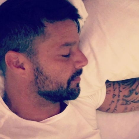 ¿Por qué Ricky Martin y su 'marido' no se pueden levantar en sus vacaciones más sexys?