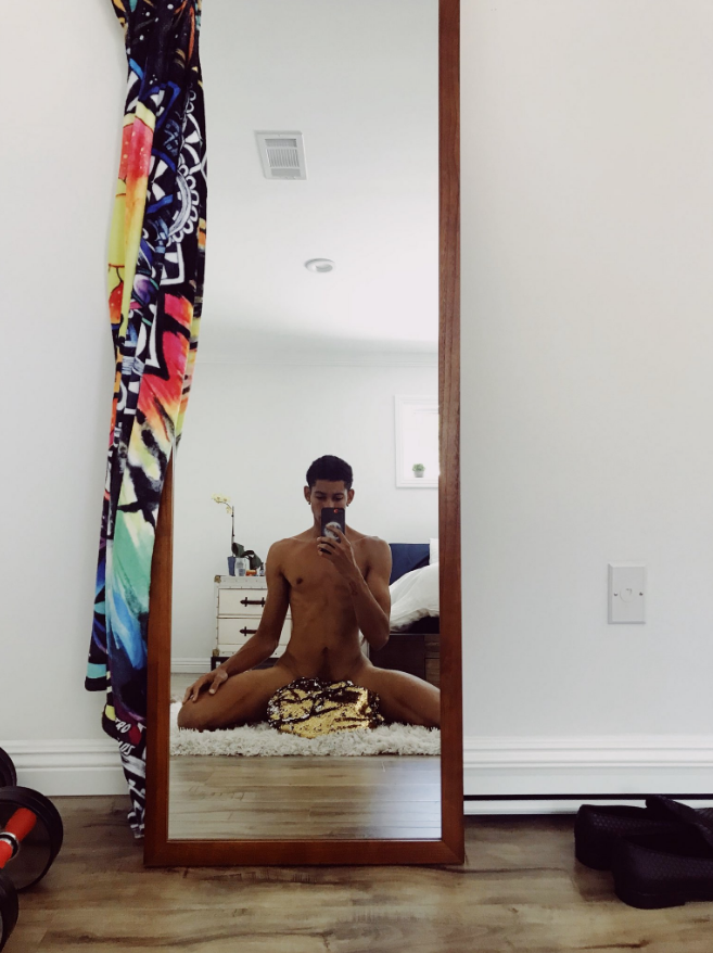 Keiynan Lonsdale ('Con amor, Simon') publica una foto desnudo en redes