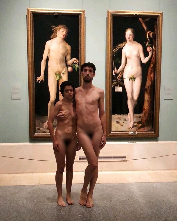 Una pareja se desnuda en el Museo del Prado a modo de performance