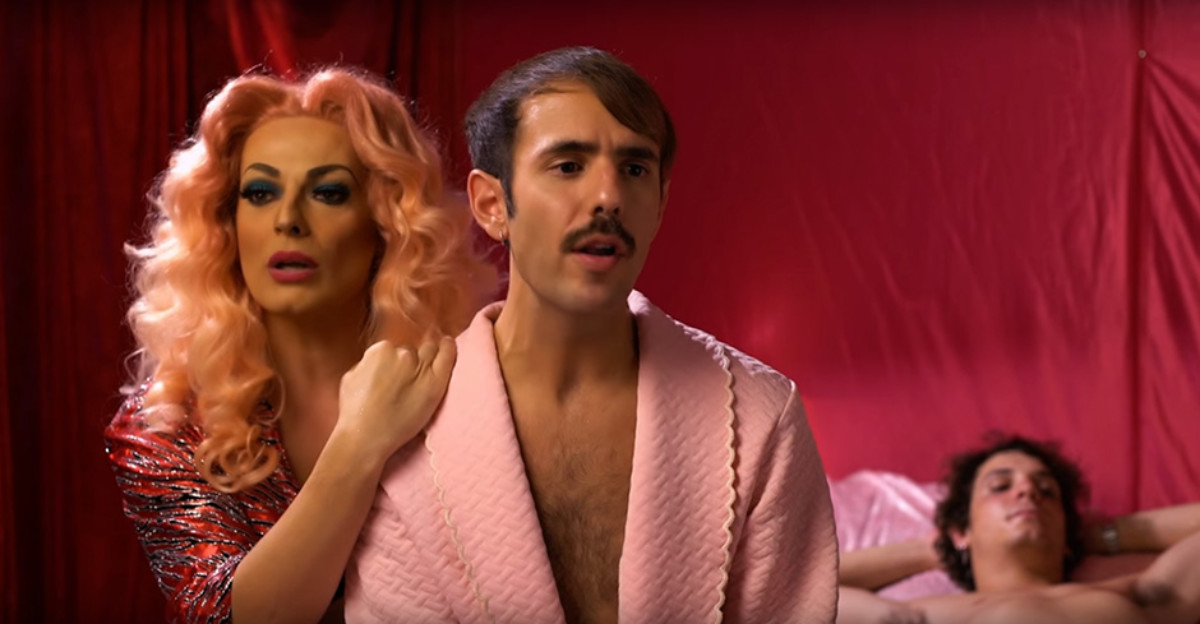 Papa Topo y La Prohibida presentan su particular 'telenovela' de amor gay