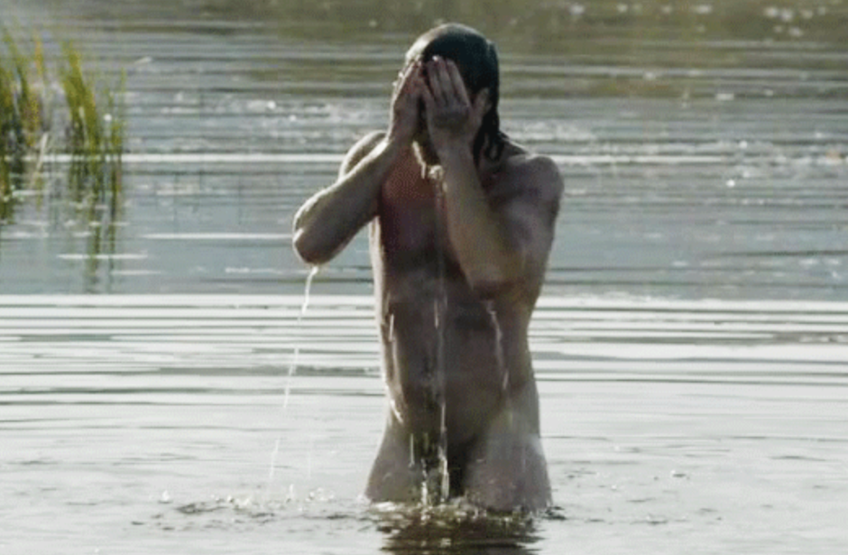 El desnudo integral de Chris Pine en 'Outlaw King' ya está aquí