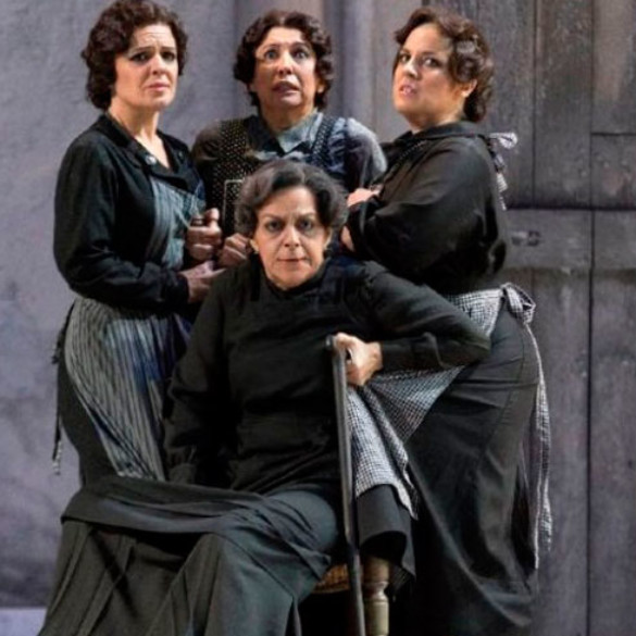 Crítica de ópera: Una rotunda y soberbia 'Bernarda Alba' en La Zarzuela