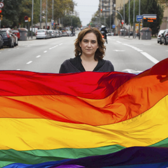 Ada Colau inaugura el primer centro LGTBI de Cataluña