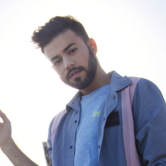 Viajamos con Agoney a la cuna del turismo gay