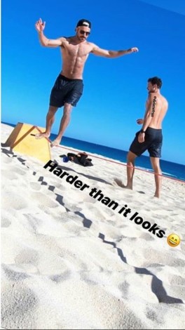 ¿Qué trama Zac Efron todo el día desnudo en Instagram?