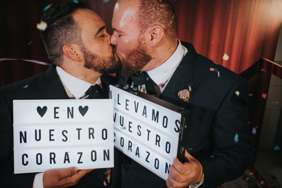Bodas gays por San Valentín: Robert y Jero y su ceremonia daliniana
