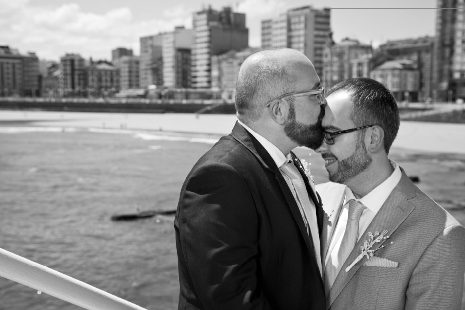 Bodas gays por San Valentín: Manu y Vicent, con Gijón como maravilloso decorado