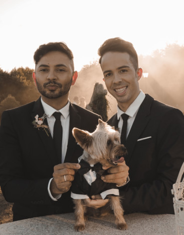 Bodas gays por San Valentín: Jose Manuel y Julio César, con su perrito como testigo