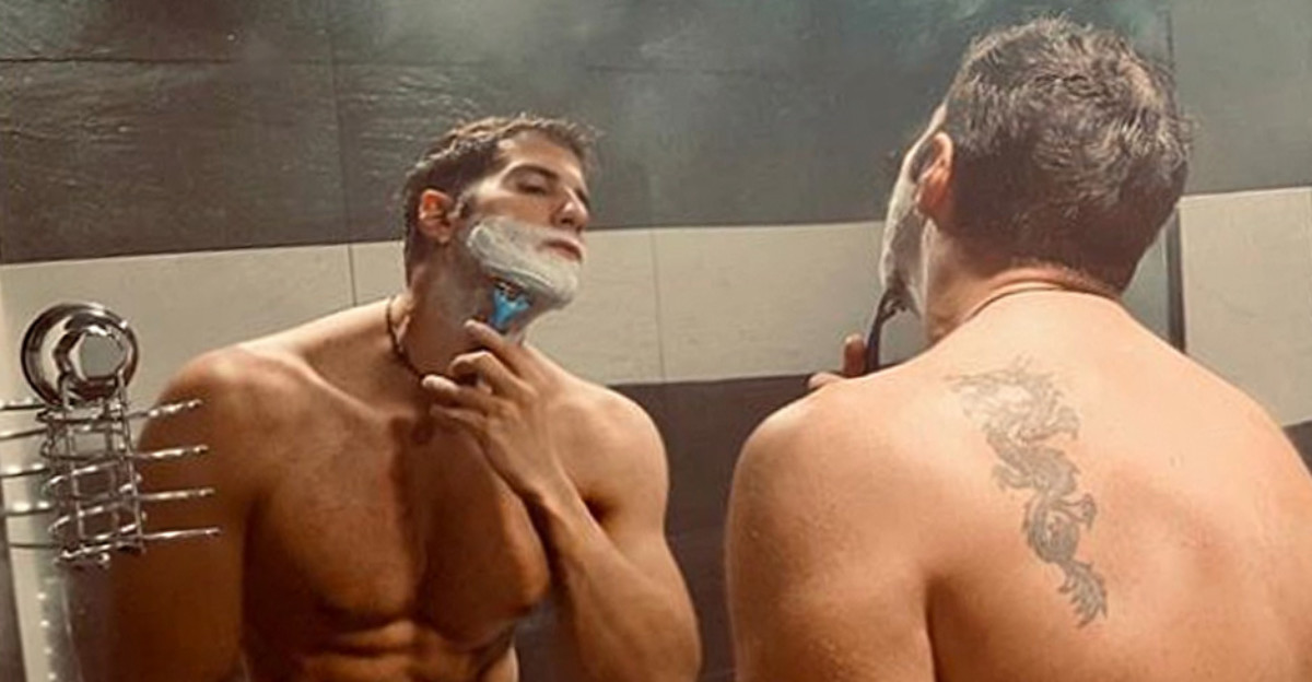 Julián Contreras vuelve a calentar Instagram con una foto sin ropa