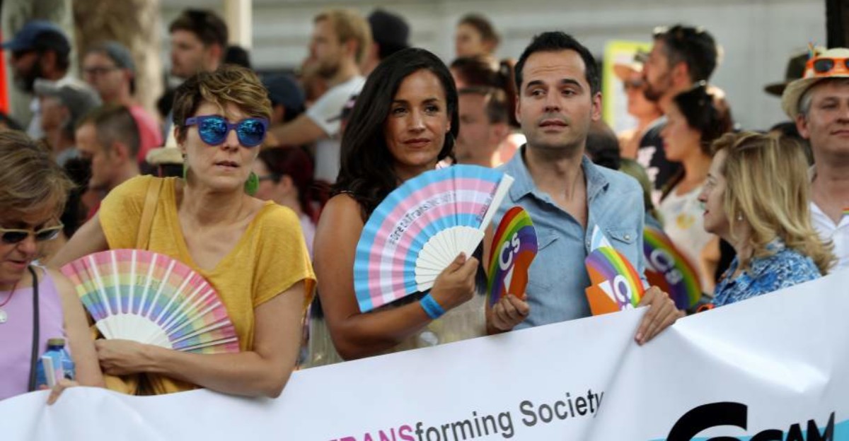 "Begoña Villacís (Ciudadanos) compara la unidad de España con el Orgullo gay y le llueven las críticas"