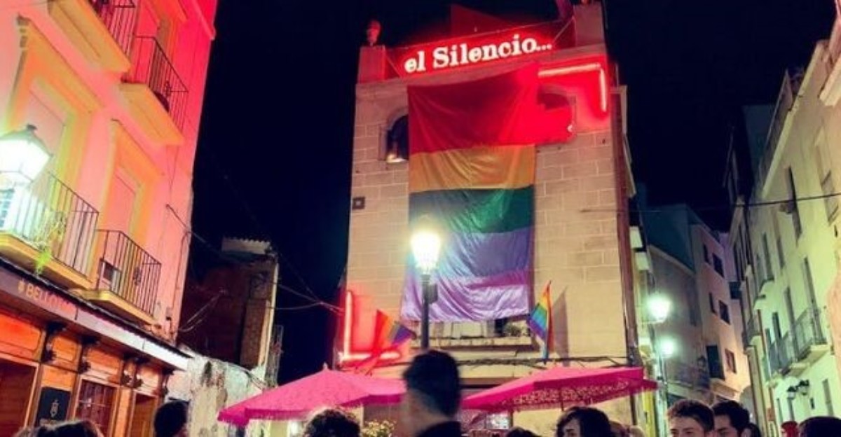 El activista Pablo Iglesias sufre una agresión homófoba al grito de "Viva España"