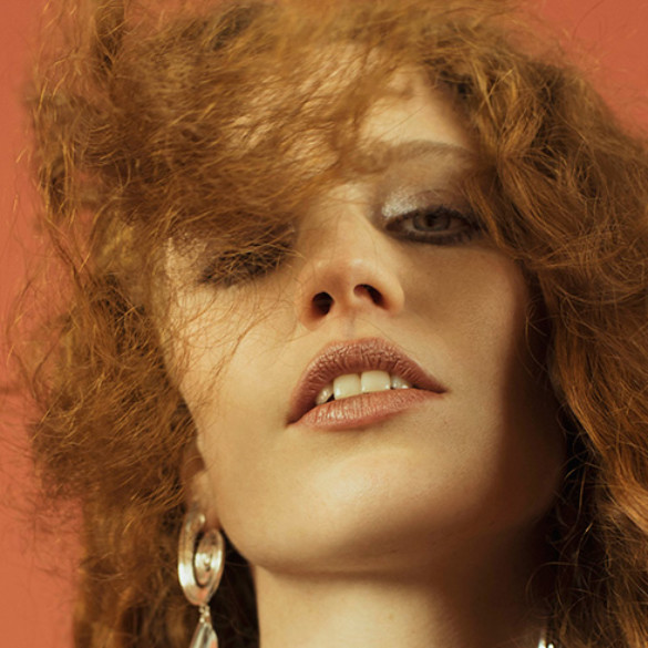 Jess Glynne: "¿Conoces a Rosalía? Estoy enamorada de ella"