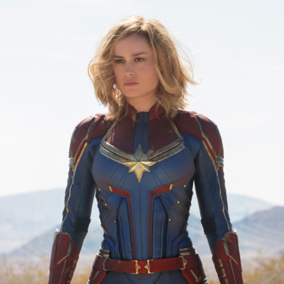 Brie Larson da un golpe por el feminismo en 'Capitana Marvel'