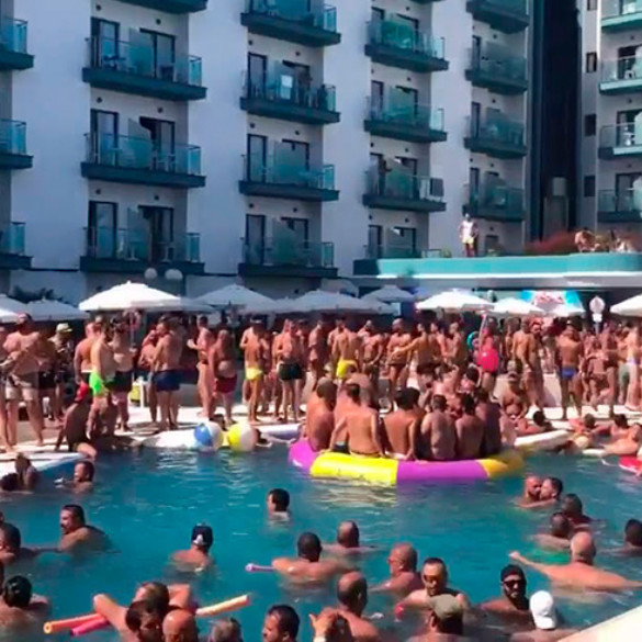 "Es un hotel para maricas", homofobia en webs de viajes contra el Hotel Ritual de Torremolinos