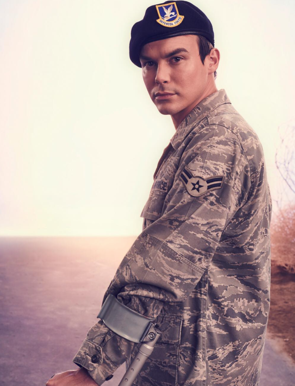 El actor Tyler Blackburn Pequeñas mentirosas sale del armario Shangay