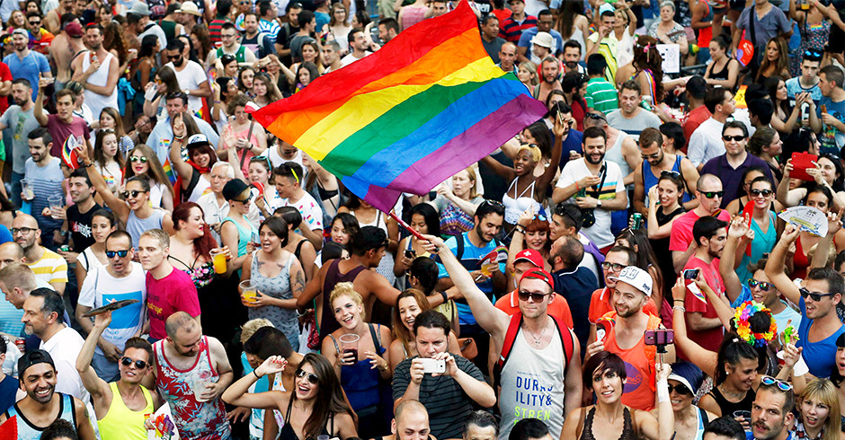 Una jueza prohíbe las terapias de "reversión sexual" para gays