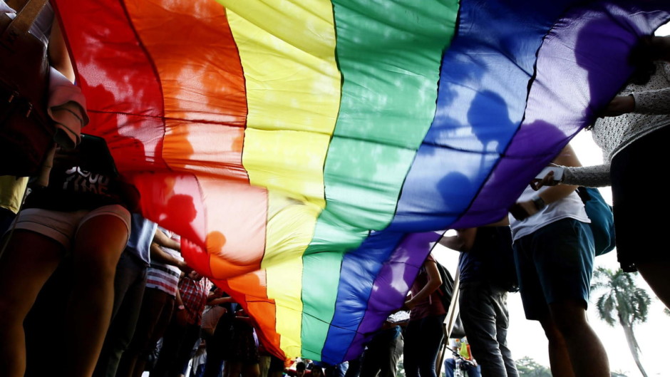 Tres jóvenes sufren una agresión homófoba en Cáceres