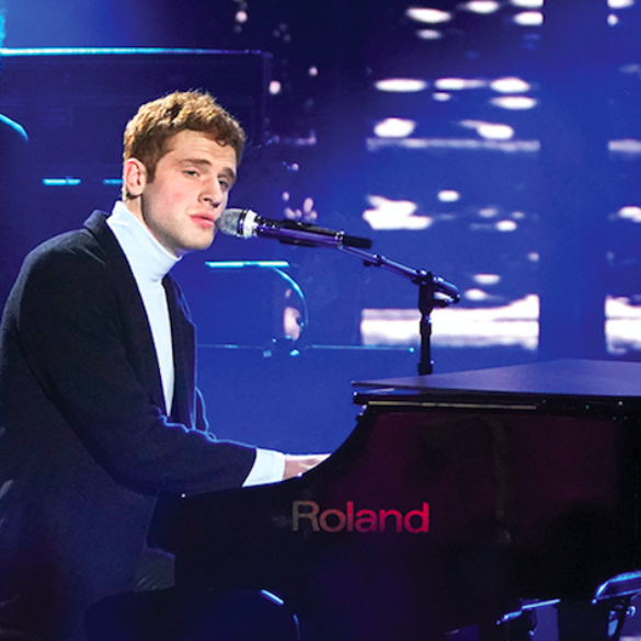 El hijo gay del pastor está en la final de 'American Idol' gracias a una emotiva versión de Queen