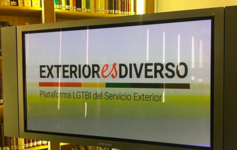 El ministerio de Asuntos Exteriores crea 'Exterior es Diverso' en apoyo a las familias LGTBI