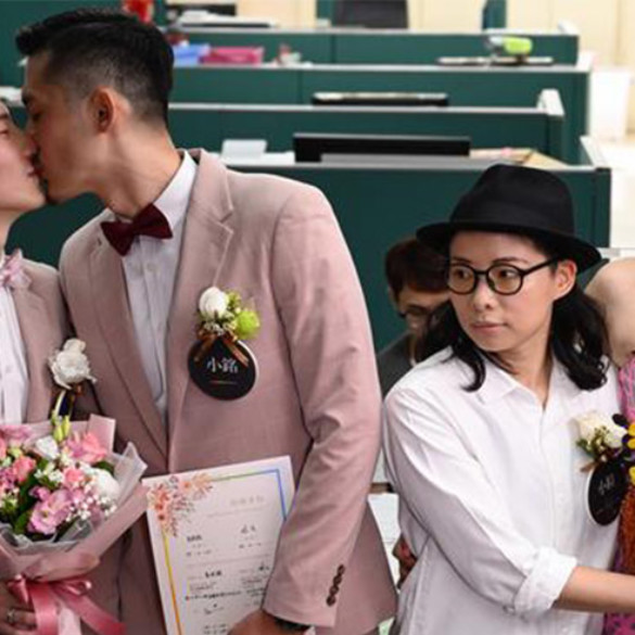 Taiwán celebra 500 bodas LGTB en un día
