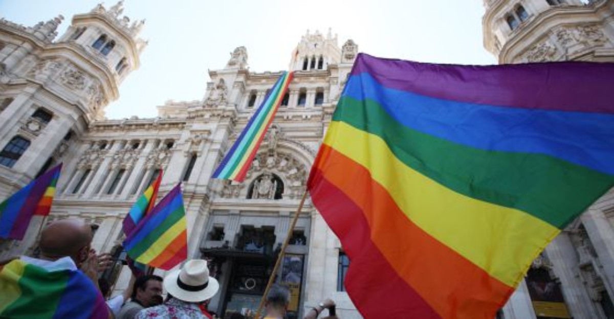 ¿Cómo afectará a la bandera LGTBI la prohibición del Tribunal Supremo en este Orgullo?