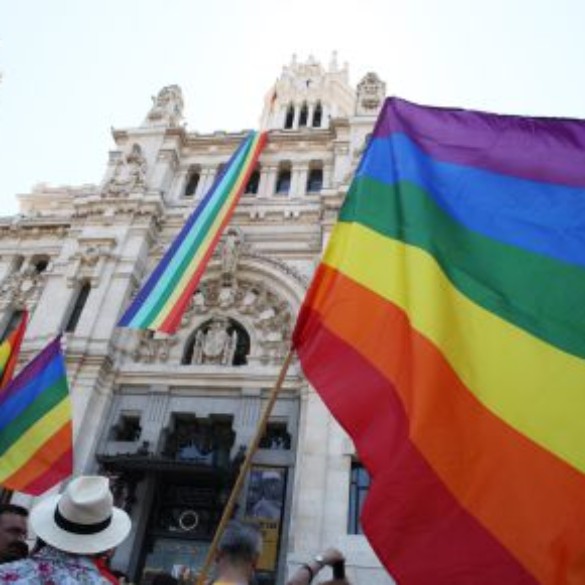 ¿Cómo afectará a la bandera LGTBI la prohibición del Tribunal Supremo en este Orgullo?