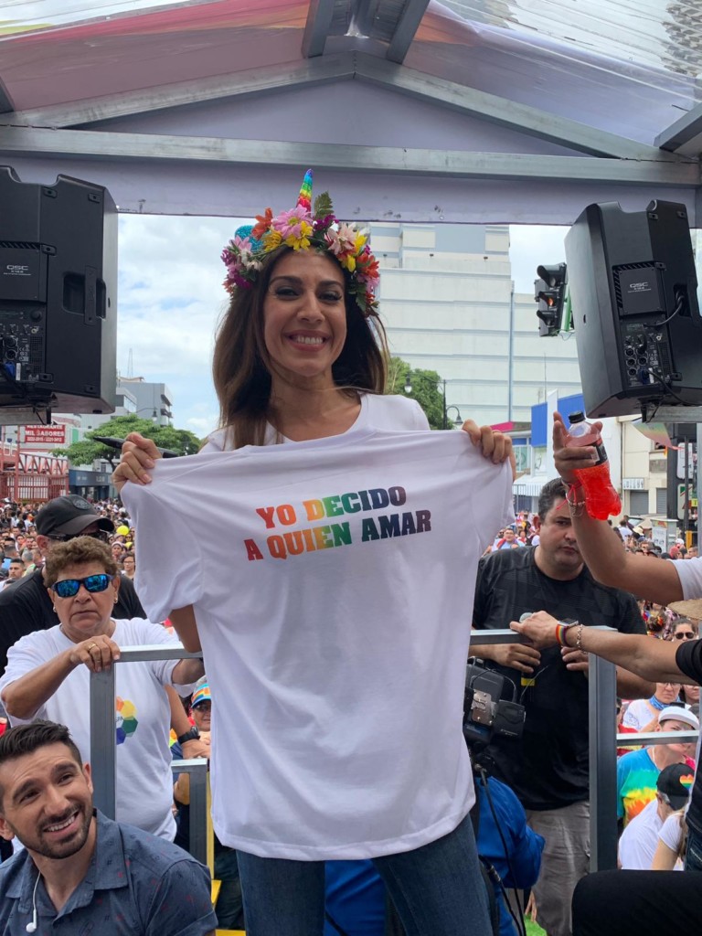 Mónica Naranjo durante el Orgullo LGTB de Costa Rica