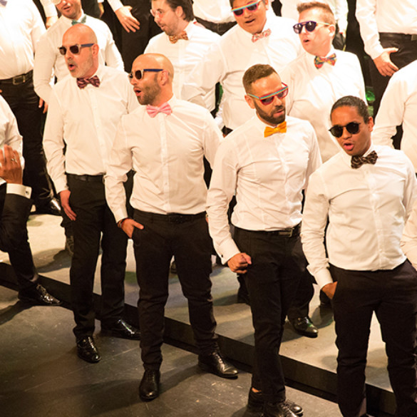 El Coro de Hombres Gays de Madrid canta por los derechos LGTBI+