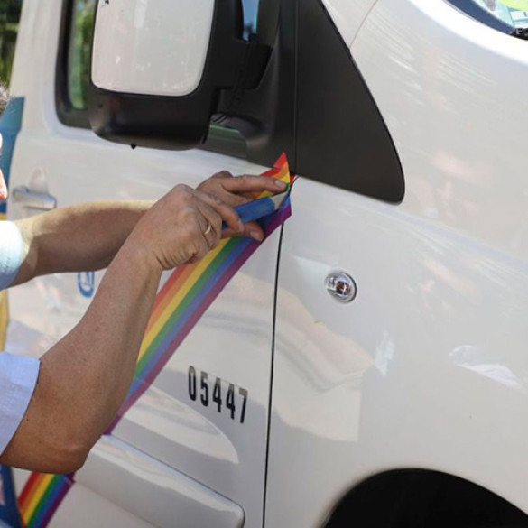 Agreden a un taxista en Madrid por lucir la bandera LGTB