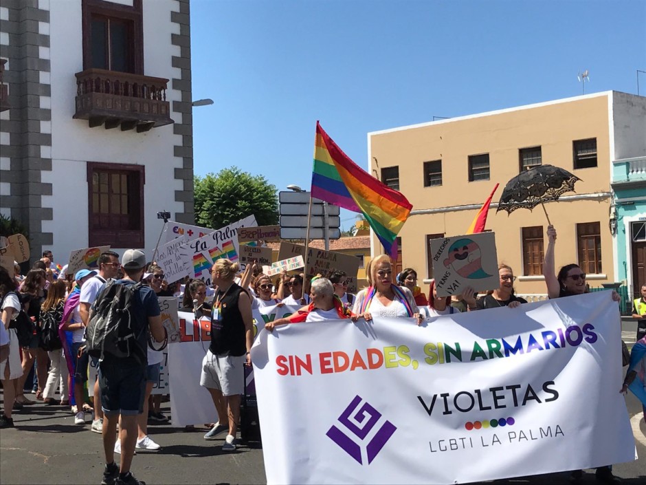 Un Orgullo en tonos violeta en La Palma