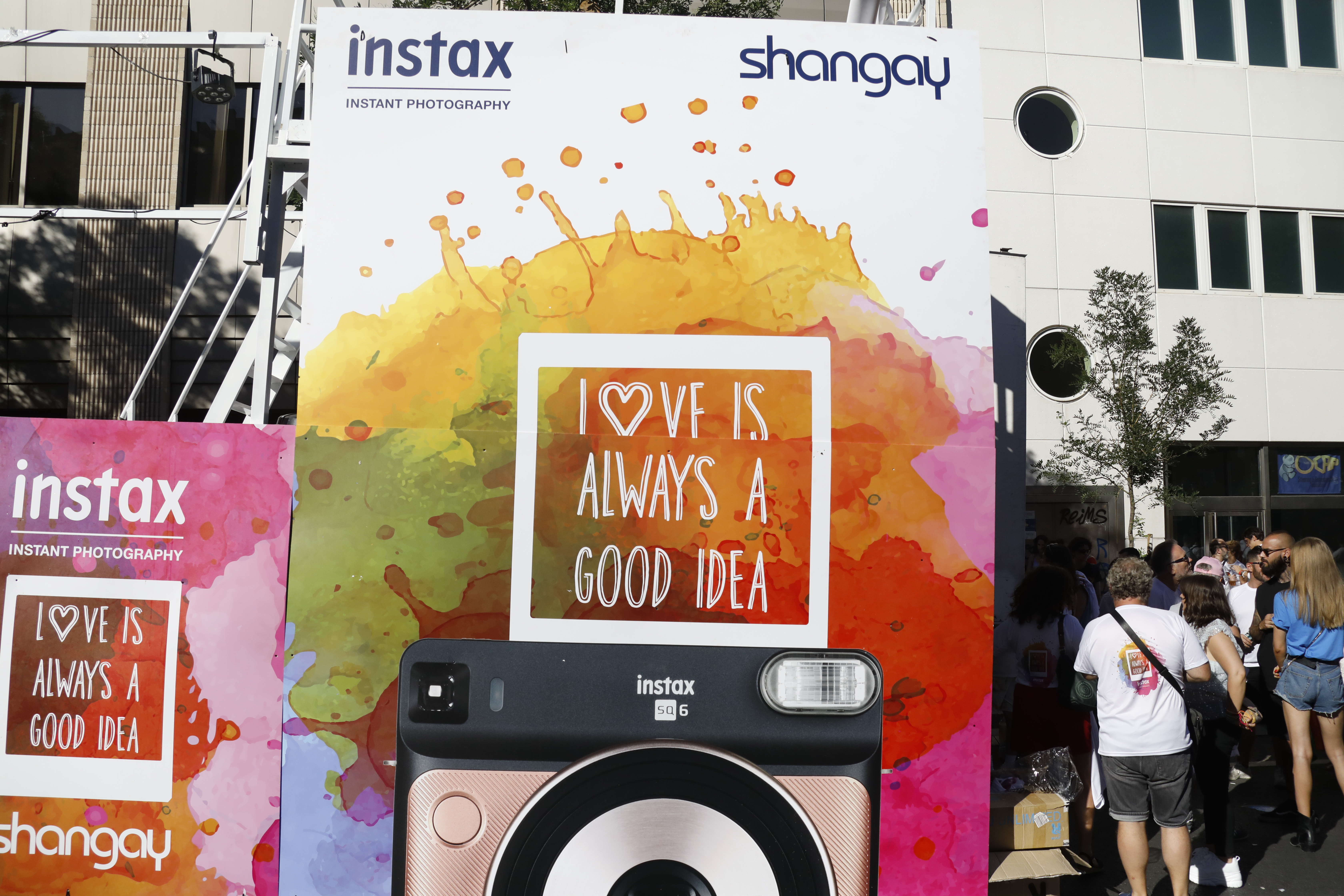 Las mejores fotos de nuestra carroza Instax & Shangay