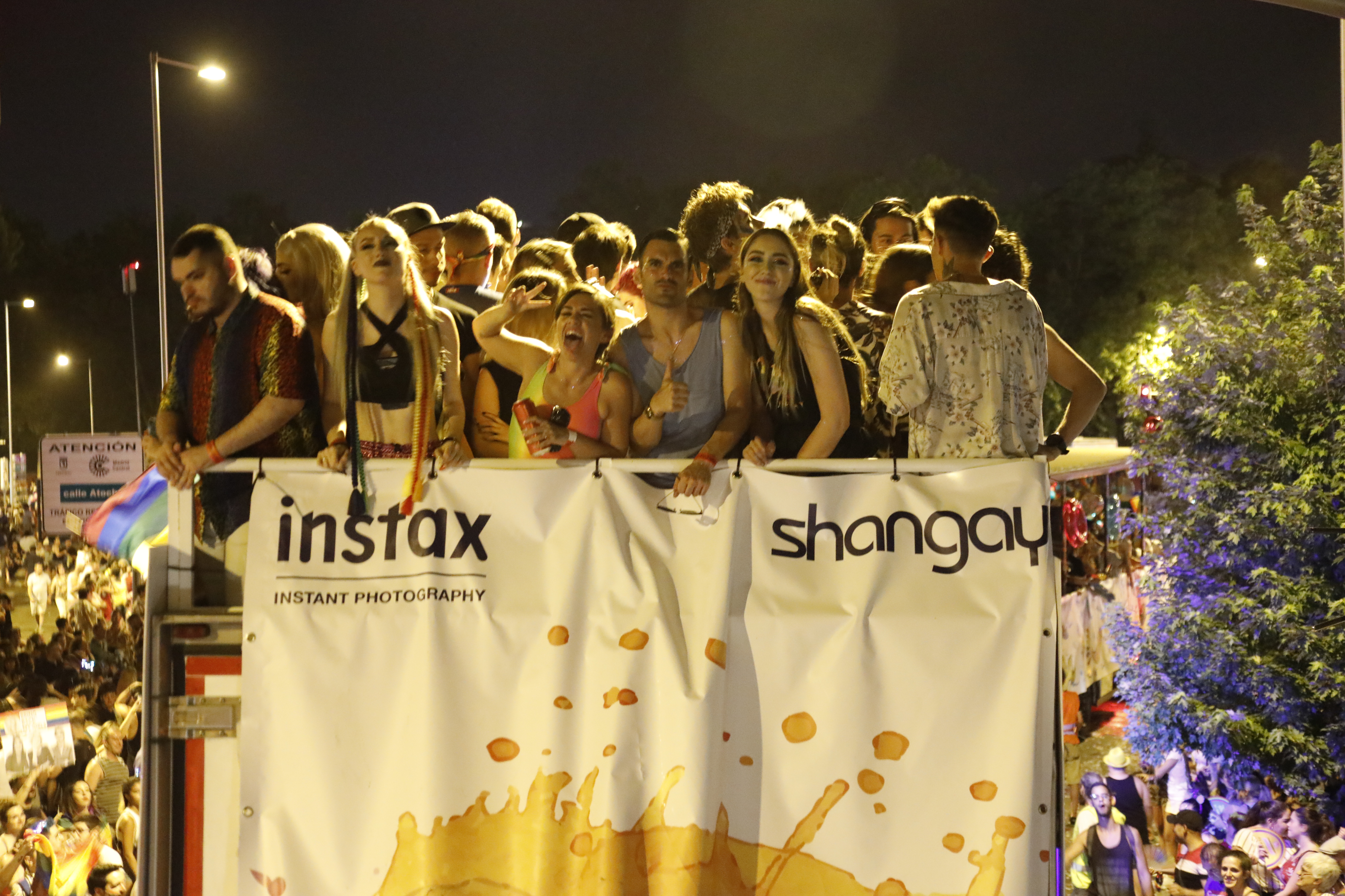Las mejores fotos de nuestra carroza Instax & Shangay