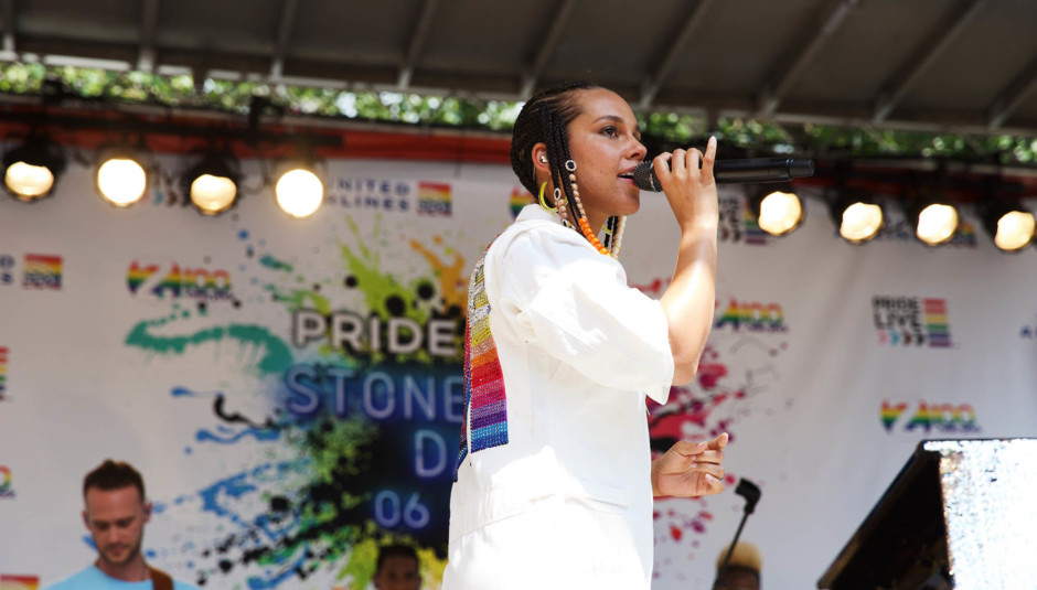 El emotivo vídeo de 'True Colors', versionada por Alicia Keys para celebrar los 50 años de Stonewall