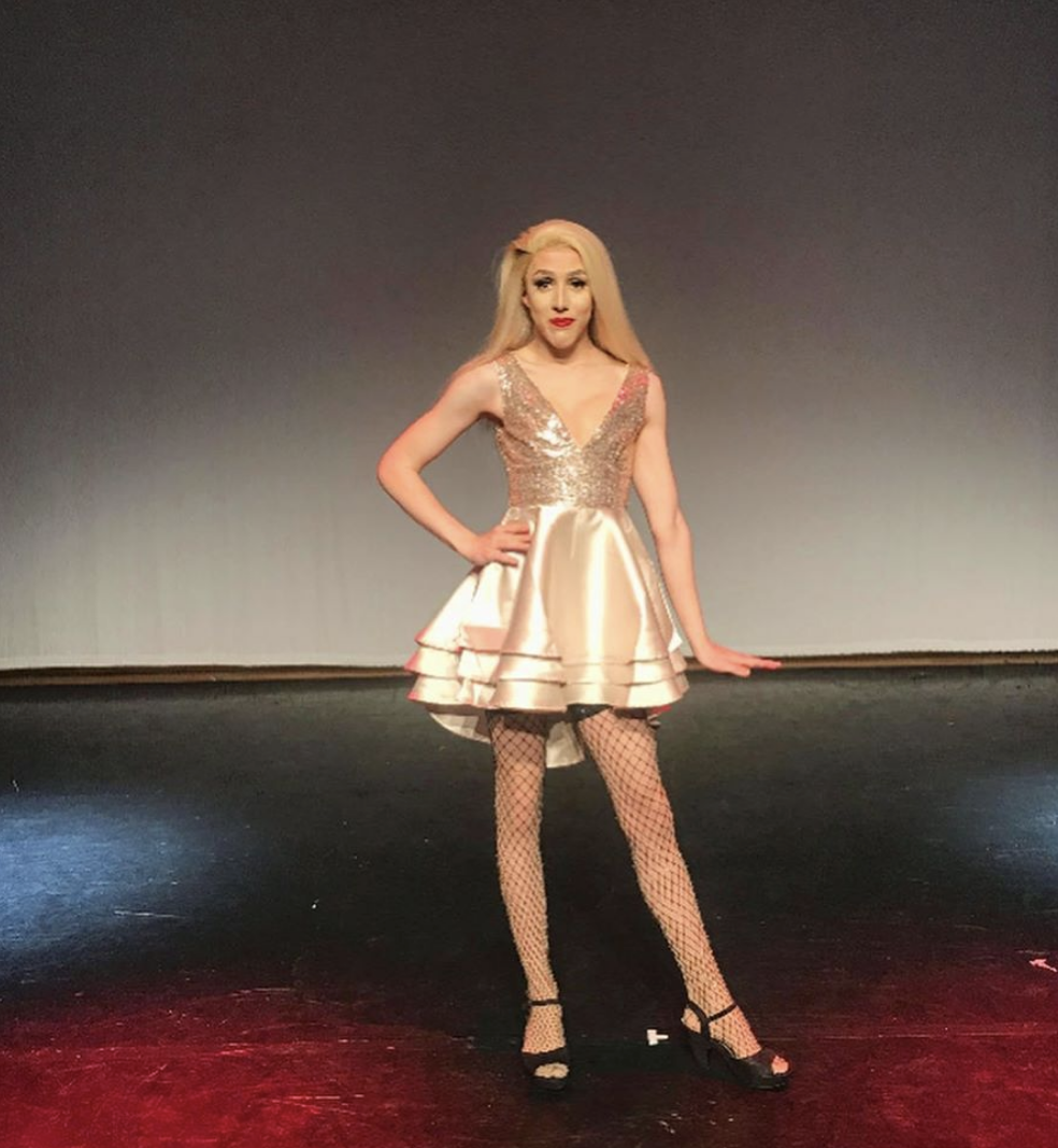 Viral: una drag queen de 18 años recoge su diploma en su graduación