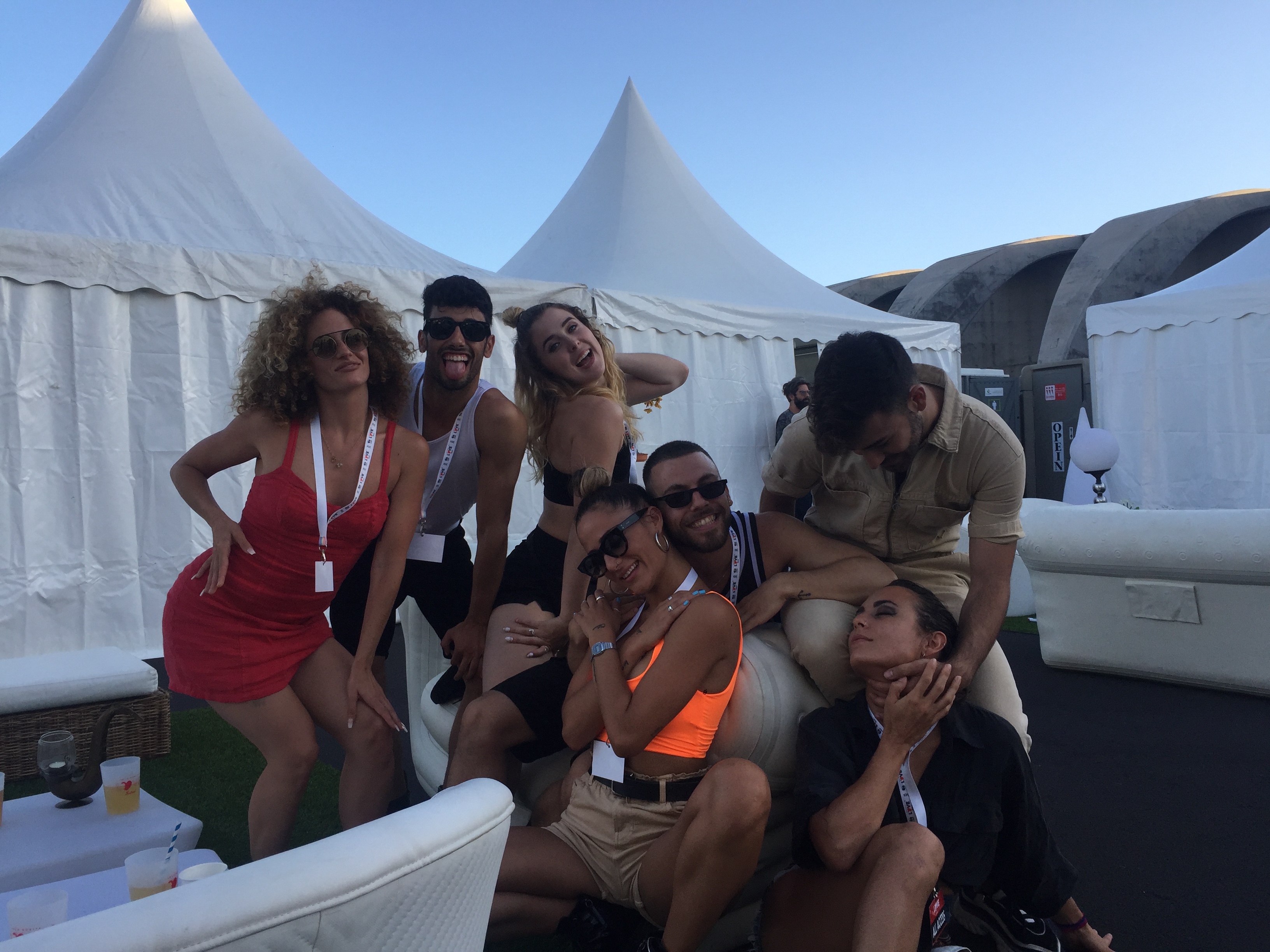 Agoney: besos y euforia en el backstage del Isla Bonita Love Festival