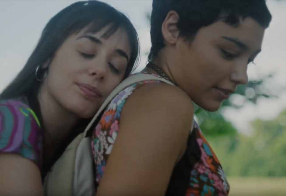 Javiera Mena estrena vídeo de 'Mujer contra mujer', su versión del clásico de Mecano