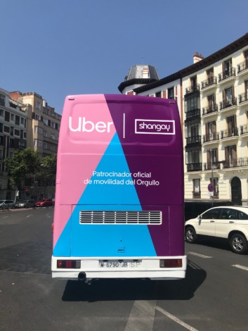 La carroza de Uber y Shangay ya circula por la capital