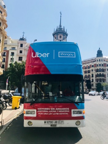 La carroza de Uber y Shangay ya circula por la capital