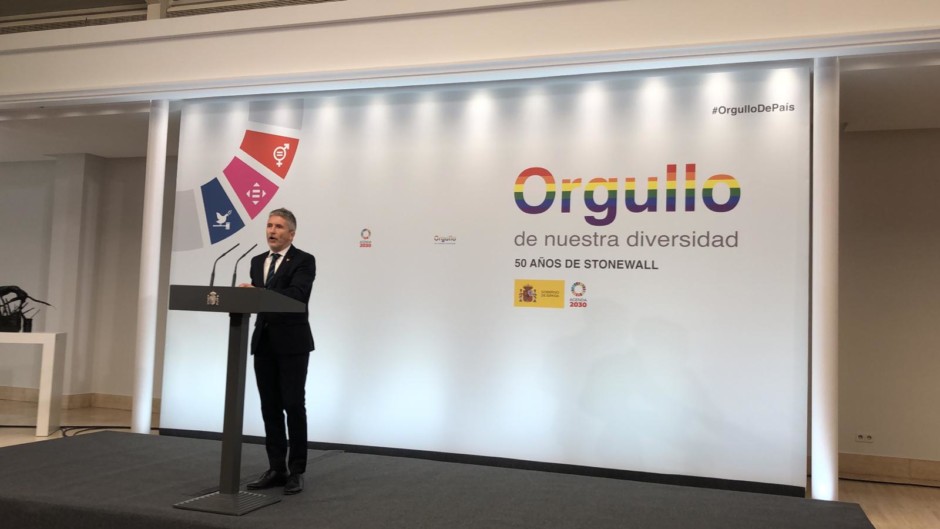 El presidente del Gobierno recibe al Orgullo de Madrid en La Moncloa